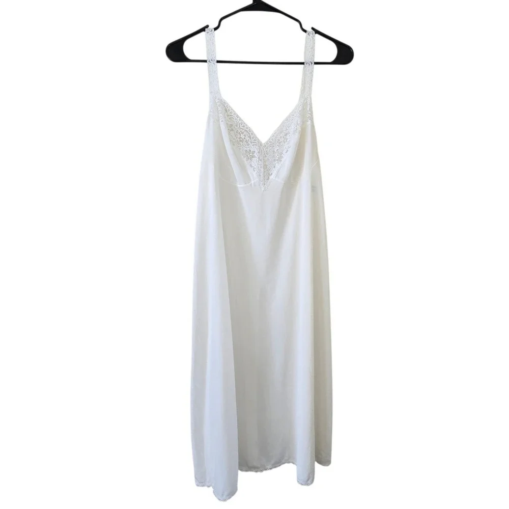 Vassarette Vintage White Lace Trim Full Slip Antron III Nylon 40F Made in USA